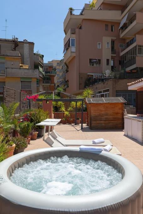 Penthouse With Jacuzzi On Private Terrace In Trastevere Roma Exterior foto