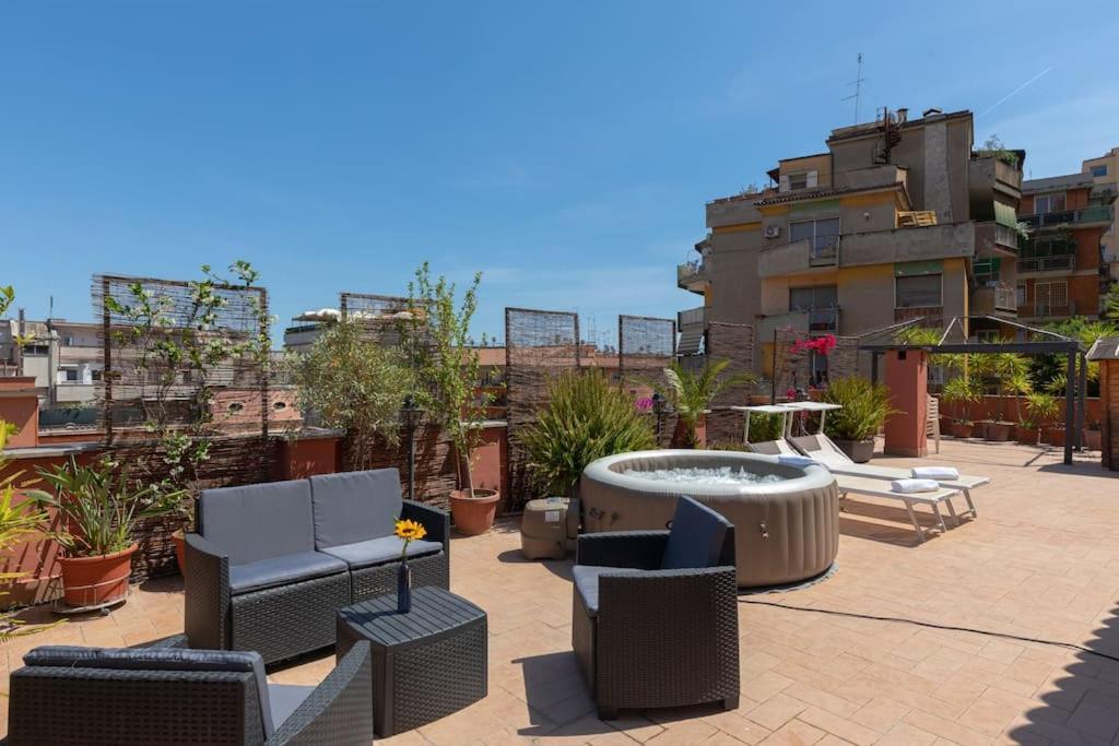 Penthouse With Jacuzzi On Private Terrace In Trastevere Roma Exterior foto